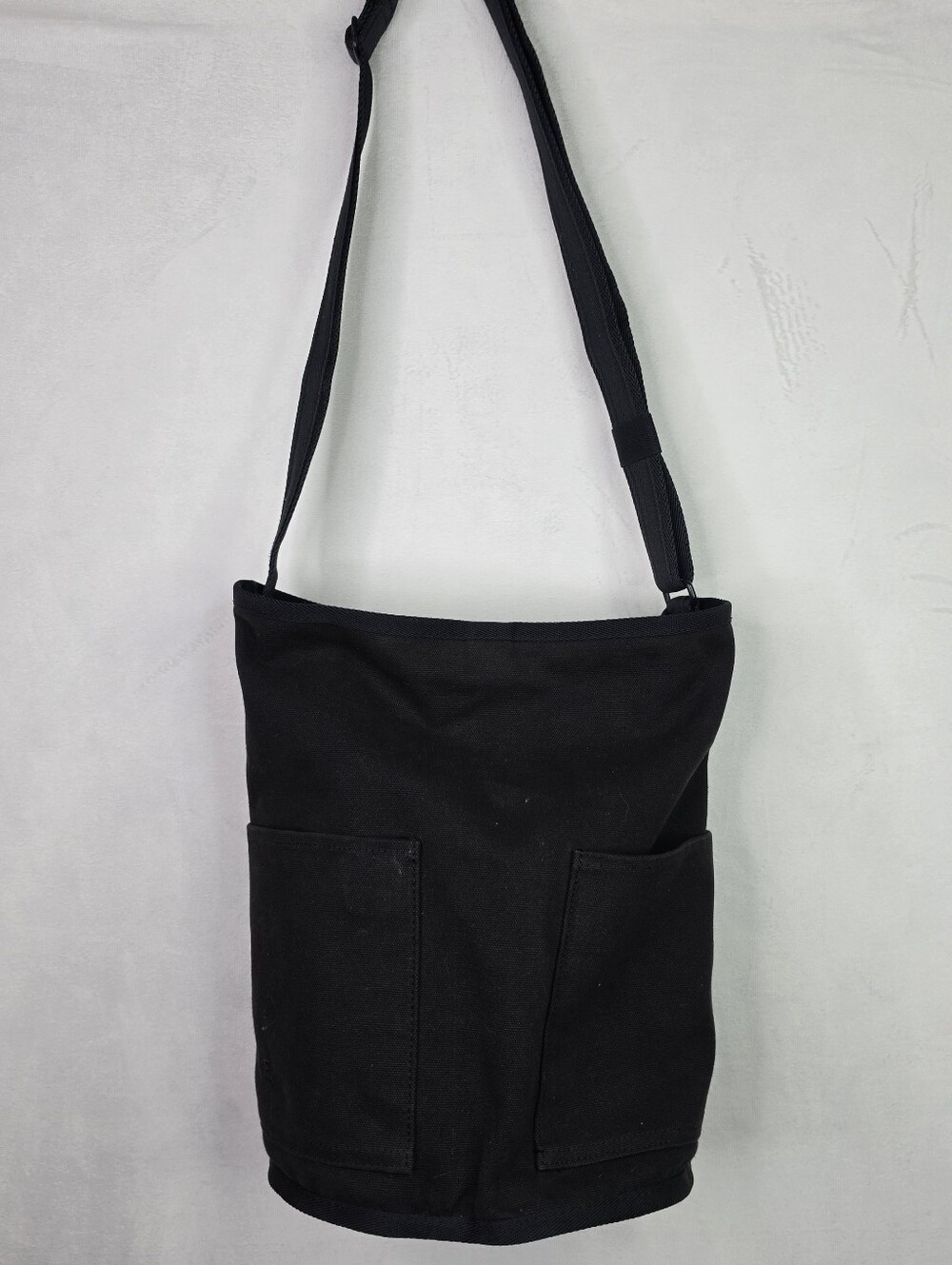 Everlane Black Canvas Shoulder Crossbody Bucket Bag.